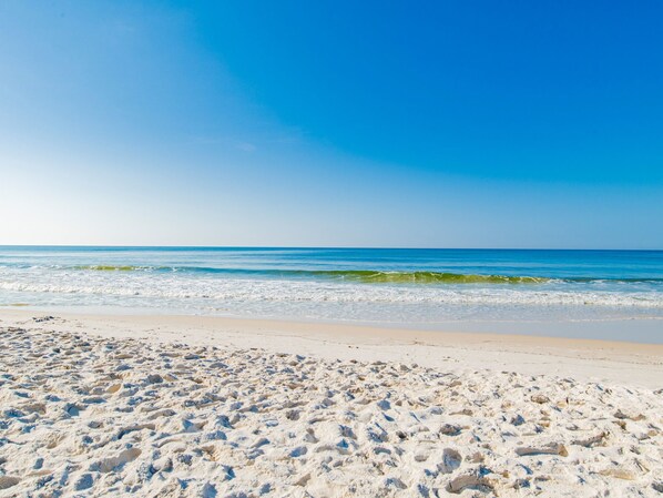 På stranden