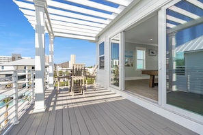 Casa, varias camas, acceso a la piscina, vistas al mar | Jardines del alojamiento