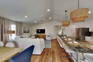 House, Multiple Beds, Pool Access, Pool View | Private kitchen | Fridge, microwave, oven, stovetop