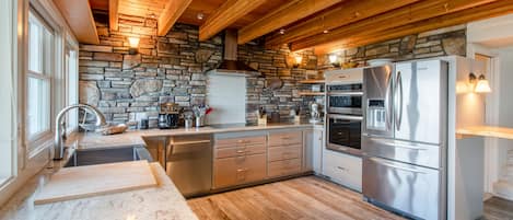 Refrigerador, microondas, horno, placa de cocina