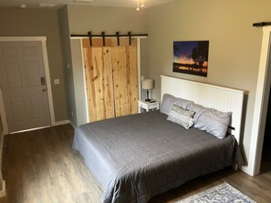 3 bedrooms, desk, iron/ironing board, free WiFi