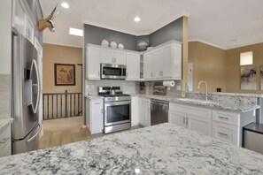 Fridge, microwave, oven, stovetop - *Stone Mountain Retreat* (Prescott)