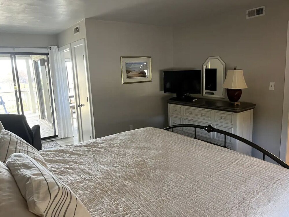 Bernard’s Landing Hillside Lake Getaway SML North Shore Vrbo