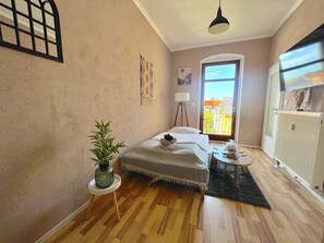 1 bedroom, WiFi, bed sheets - Gemütliche Fewo mit Terrasse Netflix Parkplatz Weinbergeblick (Meißen)