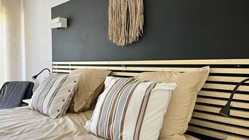 4 bedrooms, iron/ironing board, WiFi