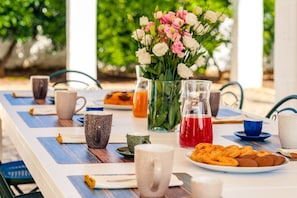 Outdoor dining - Large historic Masseria with large private swimming pool (Alberobello)