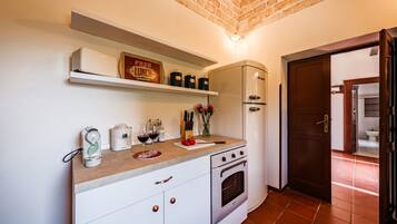 Frigorifero, microonde, forno, lavastoviglie