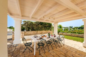 Outdoor dining - Large historic Masseria with large private swimming pool (Alberobello)