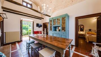 7 bedrooms, iron/ironing board, WiFi