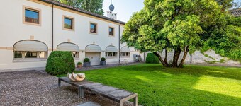 GuestHost - Wonderful villa of 350sqm of space positioned on two levels with 500mt of SHARED garden.It accommodates 6 people, with three bedrooms (each with a private en suite bathroom) and a single armchair in the living roomTwo ASSIGNED parking spaces,