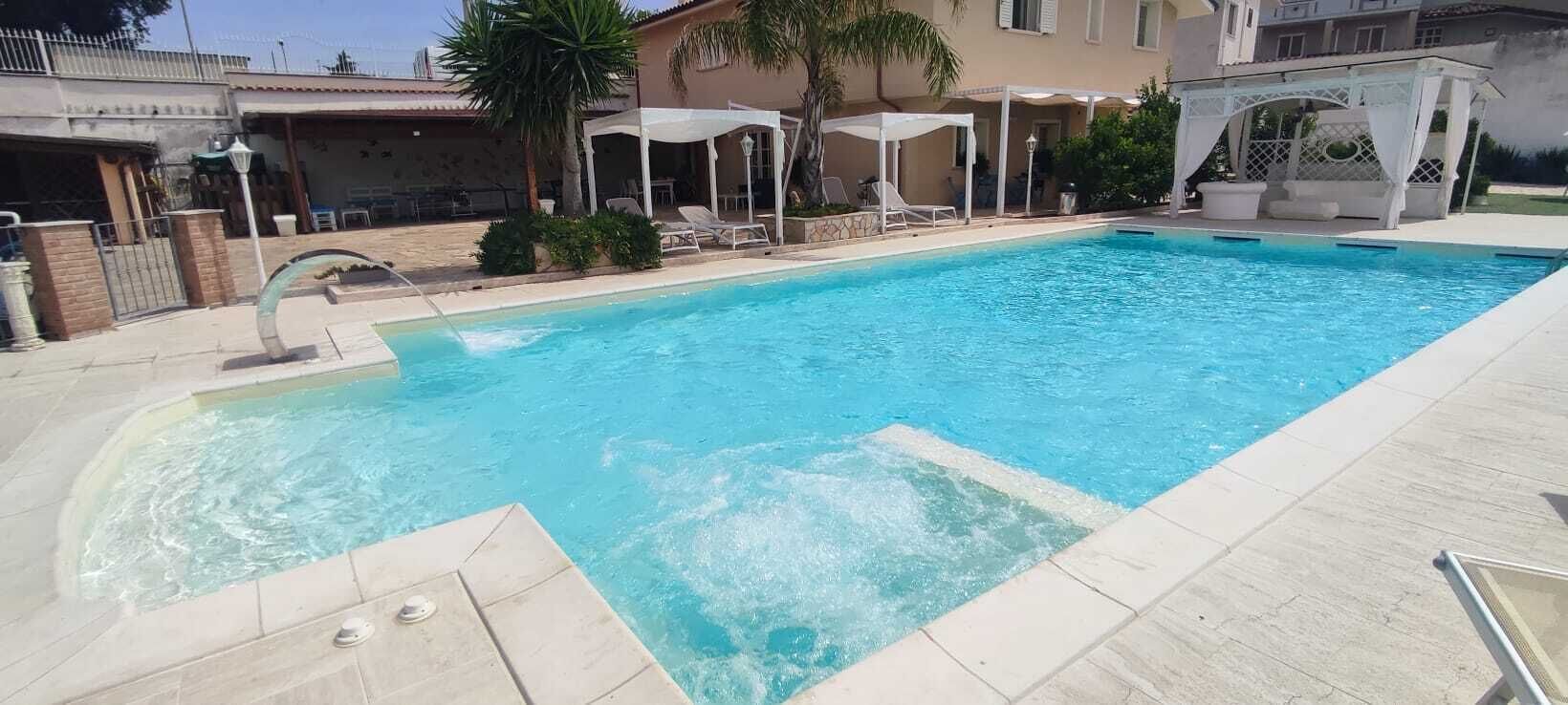 حمام سباحة