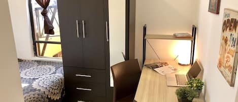 ダブルルーム | 羽毛の掛け布団、WiFi (無料)、ベッドシーツ