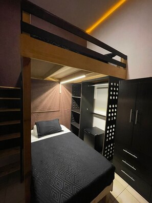 Chambre Triple | Couette en duvet d'oie, Wi-Fi gratuit, draps fournis