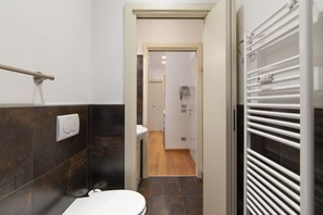 Dusj, hårføner, bidé og håndklær