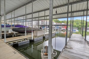 Marina - Waterfront Cozy Cove Retreat - LOTO Escape, Remodeled Comfort, Close to the Fun (Lake Ozark)