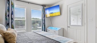 Completely Remodeled@1MM - Early Check In - Late Check Out - Close to the strip