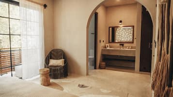 Deluxe Villa | 3 bedrooms, in-room safe, free WiFi, bed sheets