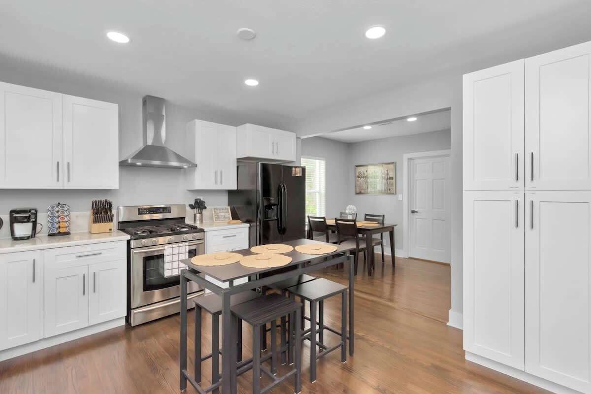 Refrigerador, microondas, horno y parrilla de estufa 