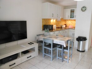 Geladeira, micro-ondas, lava-louças, torradeira