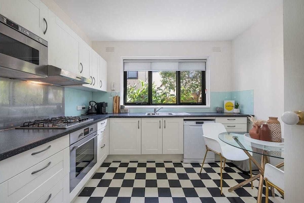 Fully equipped kitchen with panrty basics and appliances.