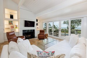 Smart TV, fireplace - Luxury Oceanfront Home w/ Pool, Spa, Outdoor Kitchen, & Bar (Hilton Head Island)