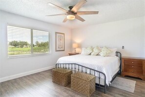 2 bedrooms, Internet, bed sheets - The Glades Unit 4- Beautiful Naples Condo with Golf Course views! (Naples)