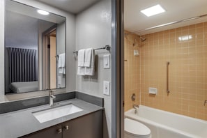 Standard Room, 1 King Bed, Non Smoking, Kitchenette | Bathroom | Bathtub, free toiletries, hair dryer, towels