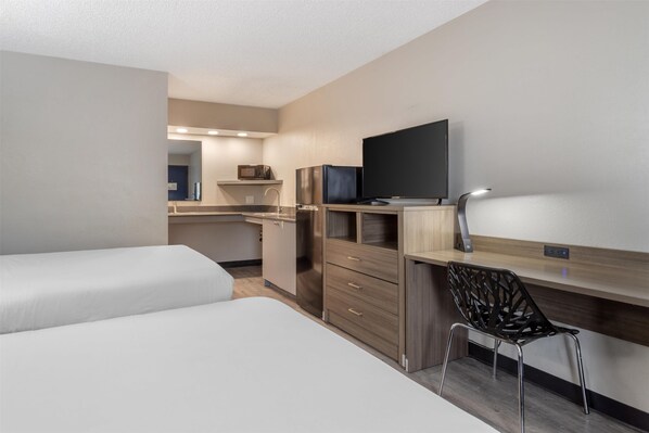 Standard Room, 2 Double Beds, Non Smoking, Kitchenette