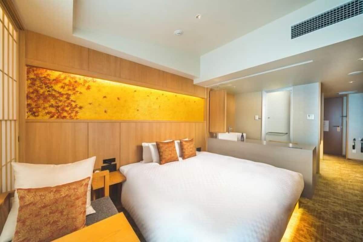 Seprai premium, minibar, brankas, dan kedap suara