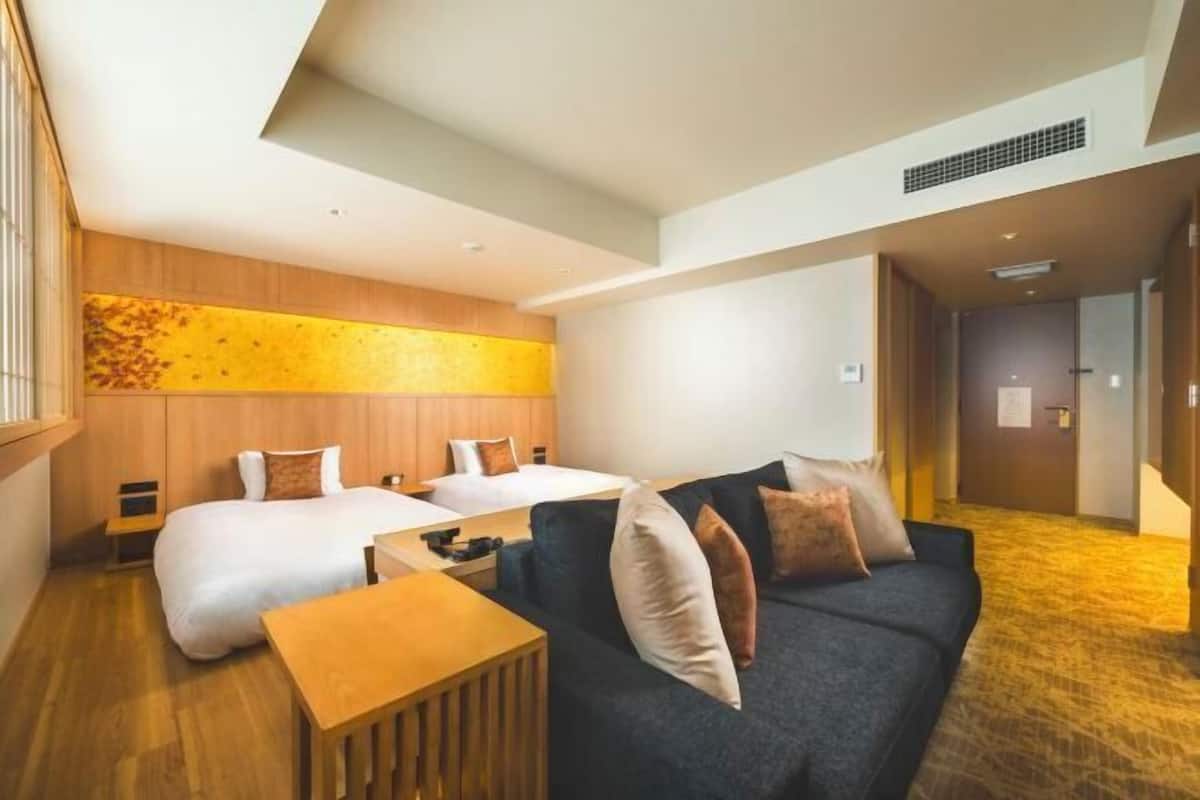 Premium bedding, minibar, in-room safe, soundproofing