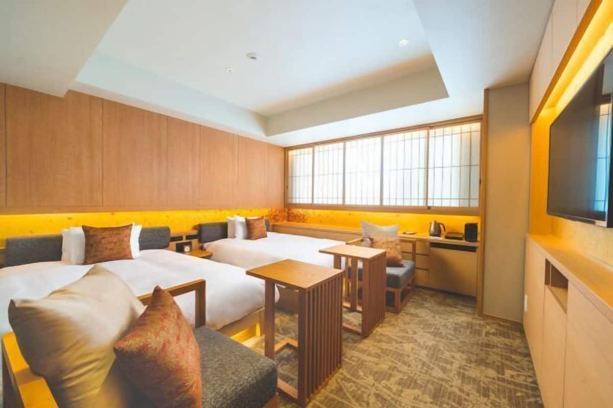 Premium bedding, minibar, in-room safe, soundproofing