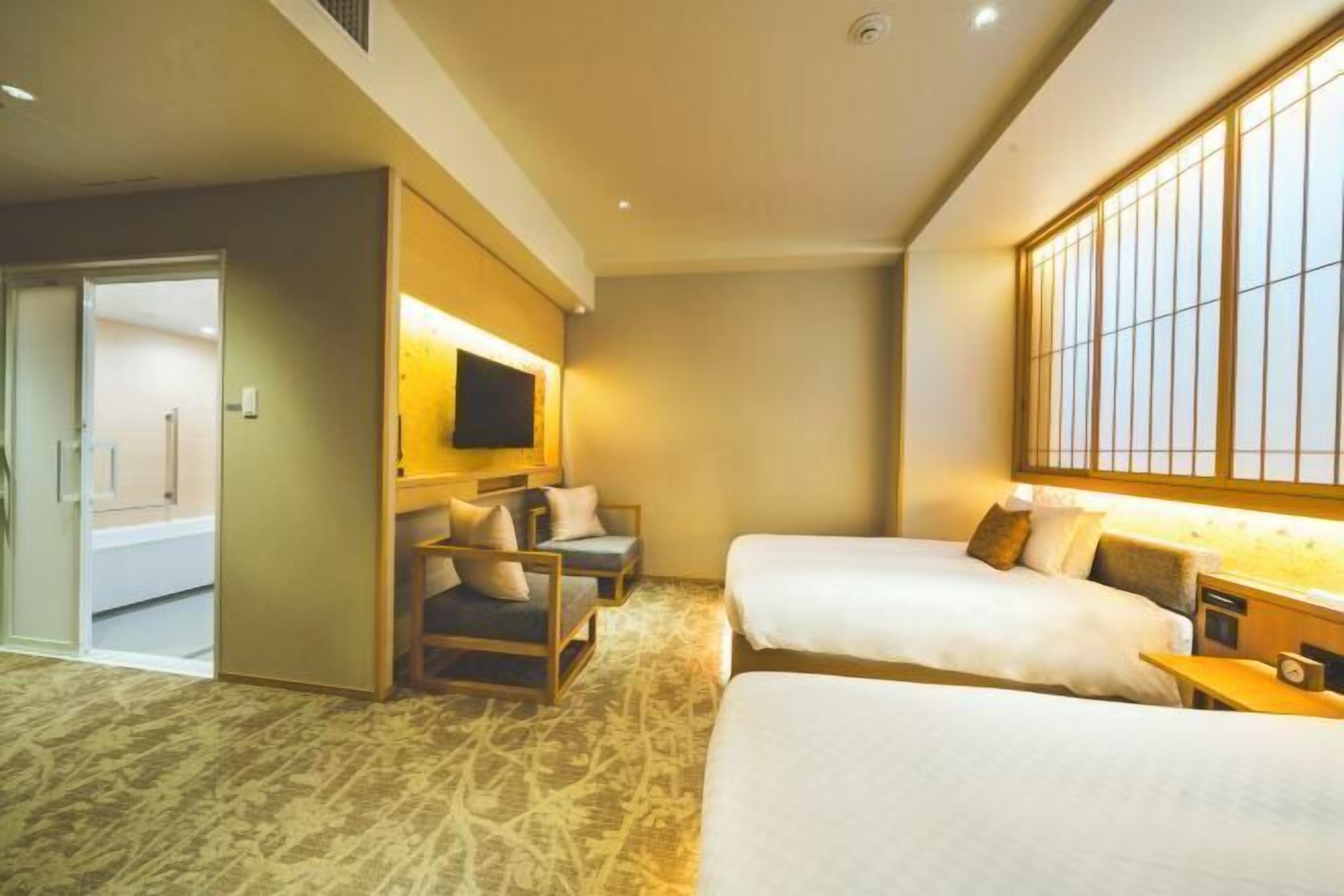 Premium bedding, minibar, in-room safe, soundproofing