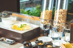 Daily buffet breakfast for a fee