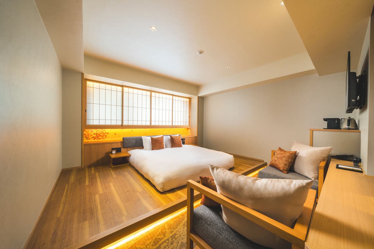 Kamar Deluks (Deluxe King) | Seprai premium, minibar, brankas, dan kedap suara