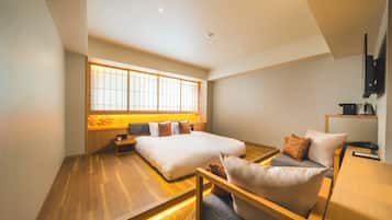 Deluxe King | Premium bedding, minibar, in-room safe, soundproofing