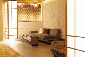 Lobby - KAYA Kyoto Nijo Castle (Kyoto)