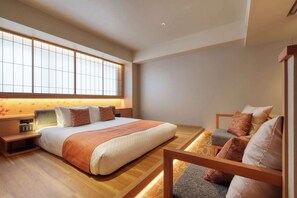 Camera Deluxe, 1 letto king, non fumatori, vasca da bagno | Biancheria da letto di alta qualità, minibar, una cassaforte in camera