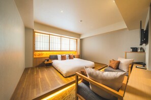 Deluxe Room, 1 King Bed, Non Smoking, Bathtub | Premium bedding, minibar, in-room safe, soundproofing - KAYA Kyoto Nijo Castle (Kyoto)