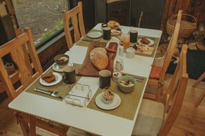 Free daily cooked-to-order breakfast