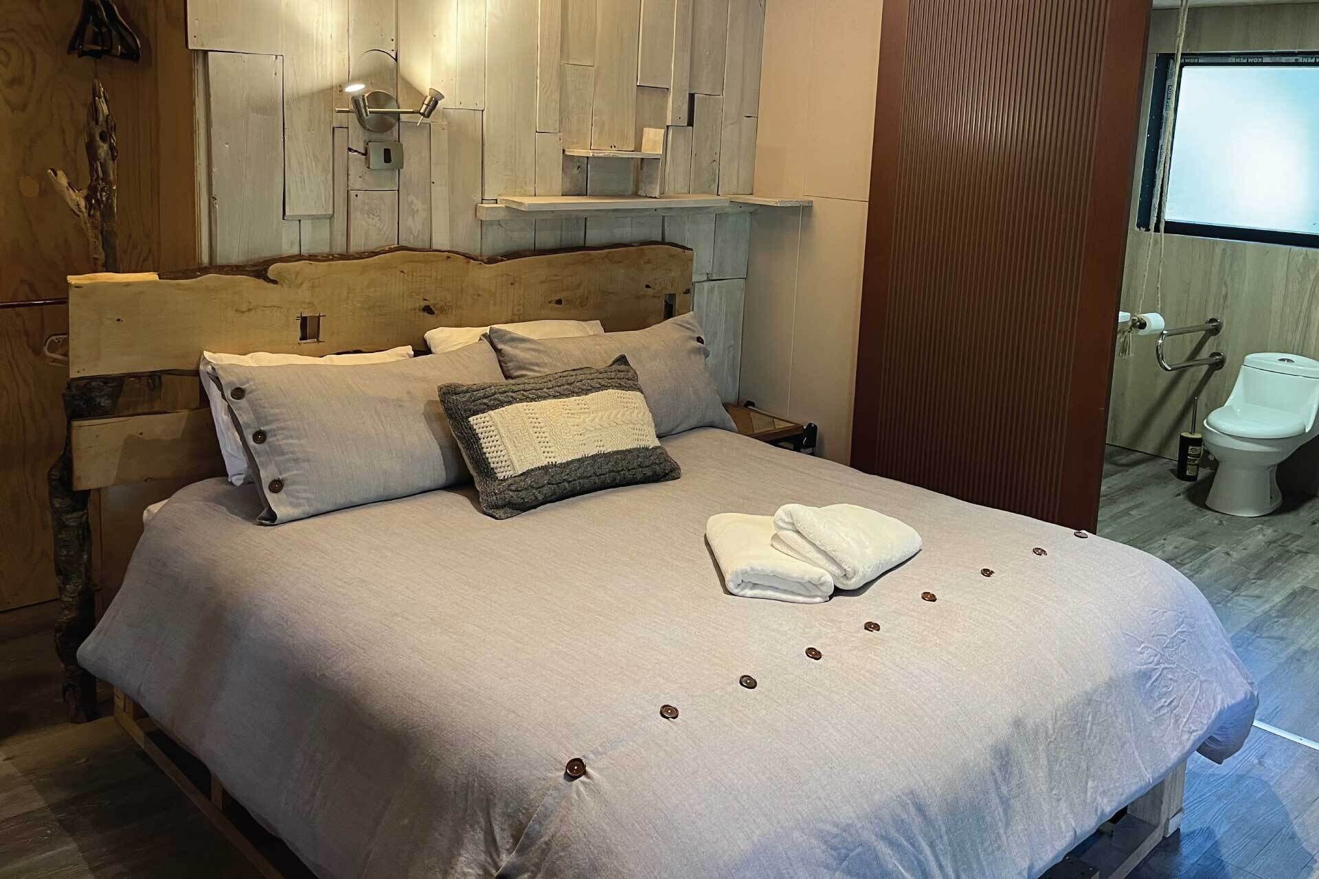 Habitación Deluxe | Decoración individual, tabla de planchar con plancha, wifi gratis