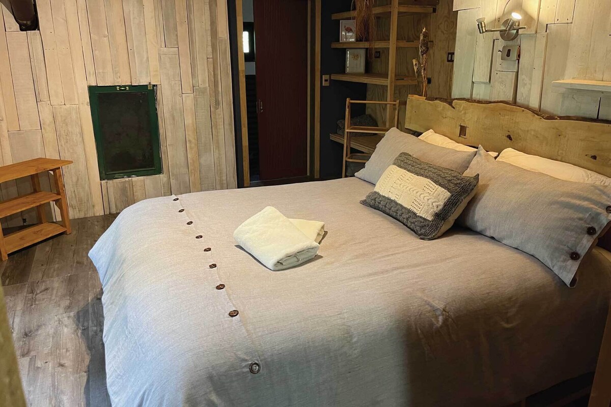 Superior Double Room Single Use, Private Bathroom | Egyptian cotton sheets, premium bedding, down comforters, desk