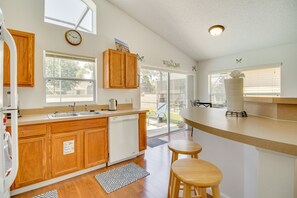 Fridge, microwave, stovetop, dishwasher - Haines City Vacation Home w/ Private Pool & Lanai! (Haines City)