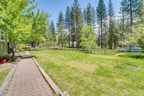 Property grounds - Calpine Mountain Retreat w/ High-Speed Internet (Calpine)