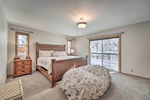 3 bedrooms, desk, internet, bed sheets - Calpine Mountain Retreat w/ High-Speed Internet (Calpine)