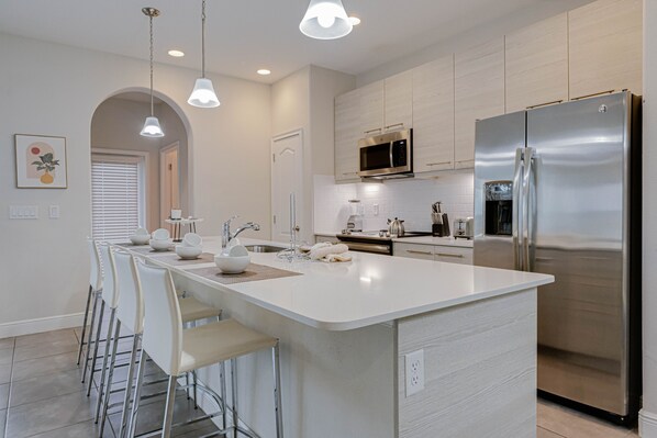 Fridge, microwave, oven, stovetop - 198KB: 4 bed Balmoral Resort perfect for the family (Haines City)