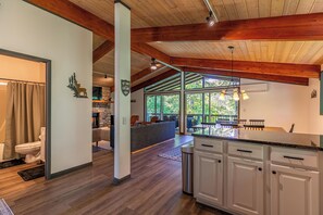 Interior - Chasing Birdies- Fully renovated, Beech Mountain Club access! (Beech Mountain)