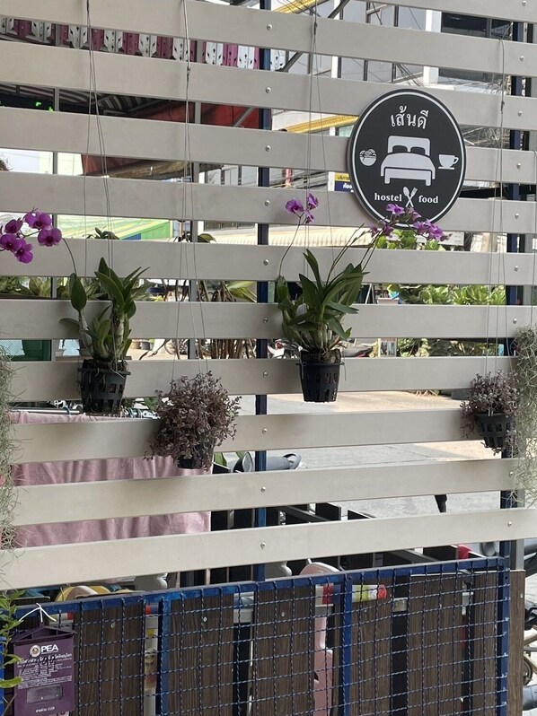 Front of property - SenDee Hostel (Phitsanulok)