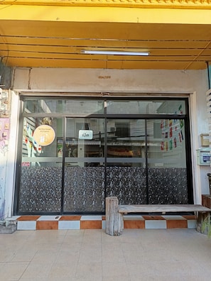 Front of property - SenDee Hostel (Phitsanulok)