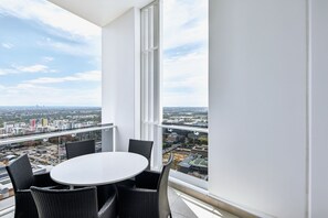 3 Bedroom Balcony Suite | Balcony - Meriton Suites Liverpool (Liverpool)