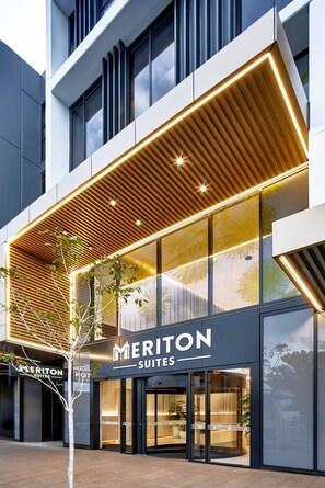 Exterior - Meriton Suites Liverpool (Liverpool)
